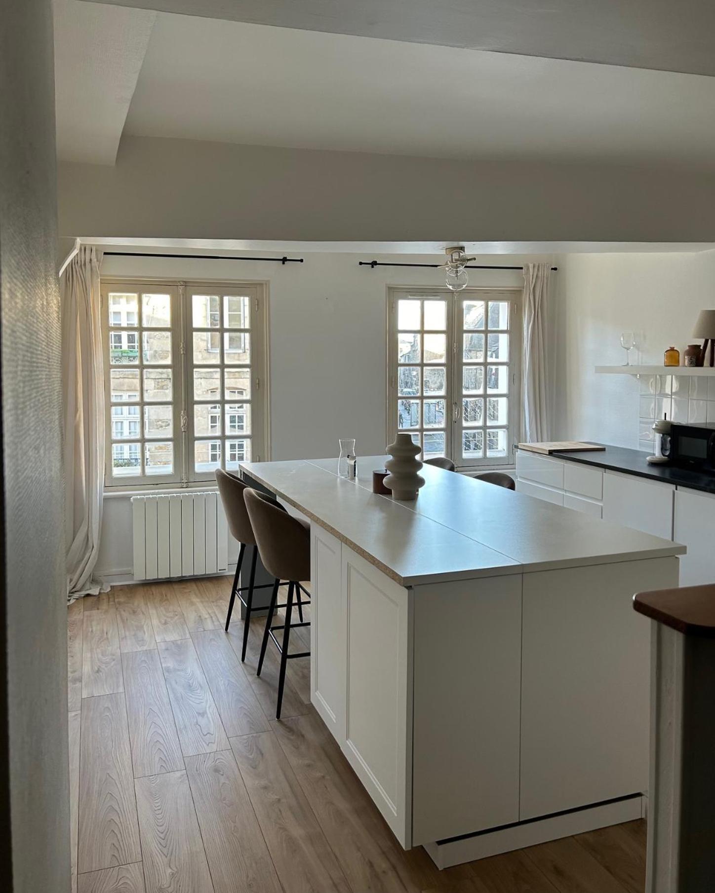 Spacieux Appartement Au Coeur Du Centre Historique De Dinan Exteriör bild