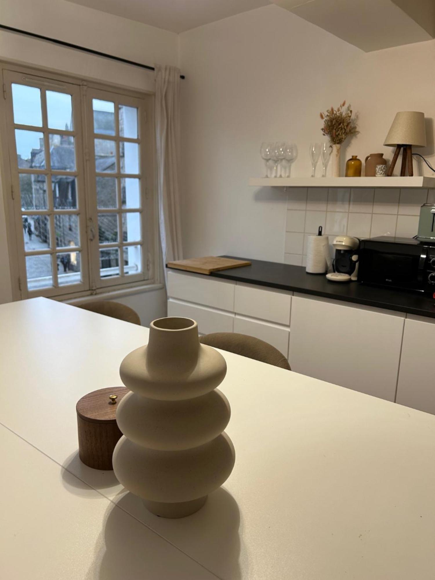 Spacieux Appartement Au Coeur Du Centre Historique De Dinan Exteriör bild
